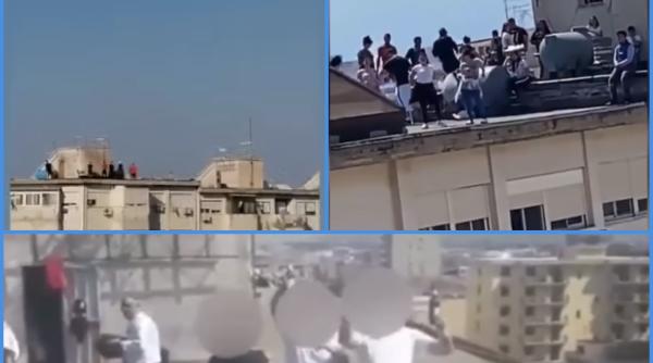 VIDEO. Italienii au dansat de Paște pe acoperișuri. Au fost alungați cu elicopterul de poliție