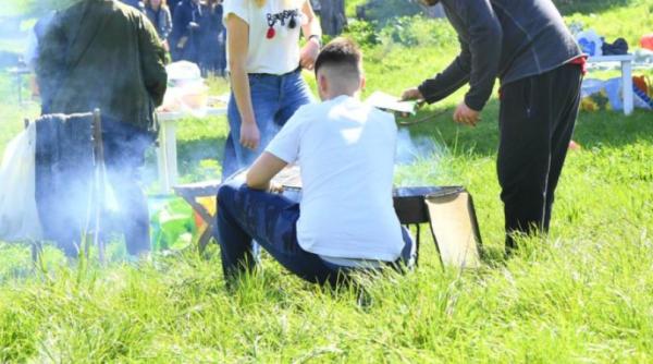 Franța: Un grup „restrâns“ de 25 de români, la grătar pe malul lacului în plină pandemie