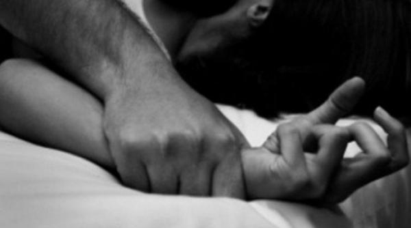 Germania. O femeie salvată din mâinile unui violator de un tânăr curajos. Agresorul le-a spus poliţiştilor că are coronavirus