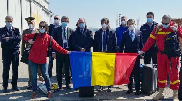 Medicii români trimiși în Italia, mesaj către conaționali: "Viaţa începe acolo unde frica se termină!"