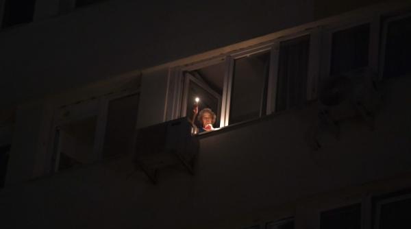 Mii de români au cântat la GEAM cu lumina Învierii. Imagini emoționante