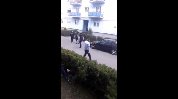 Video. Lupte de stradă în Copșa Mică, Sibiu. "Mascații", intervenție de URGENȚĂ