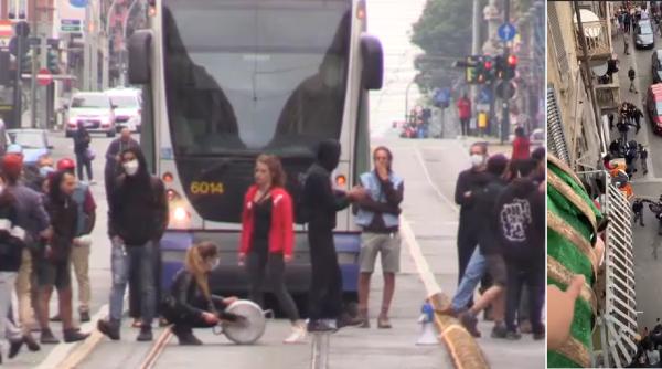 Revoltă la Torino. Oamenii au năvălit pe străzi și s-au luat la trântă cu polițiștii: „Vrem libertate, nu mai suportăm!“ (VIDEO)