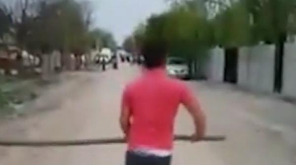 Scandal cu bâte în Fetești. Mai multe persoane, săltate de mascați