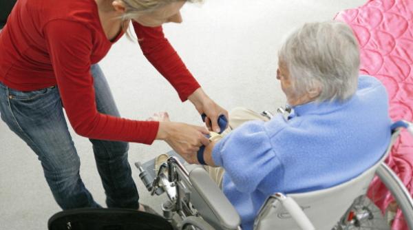 Austria: Îngrijitoarele românce testate pentru coronavirus. Cine suportă costul analizelor?