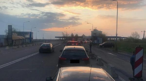 Un român întors din Olanda a făcut Paștele într-un convoi cu apă și biscuiți: „Vameșii ne reproșau că am venit acasă”