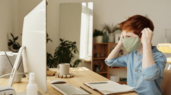 Coronavirus în Franța. Elevii între 11 şi 18 ani ar trebui să poarte măşti de protecţie după redeschiderea şcolilor