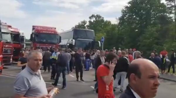 Franța. Trei autobuze cu peste 200 de moldoveni, blocate la graniță: Germania și Cehia le-au refuzat trecerea (VIDEO)