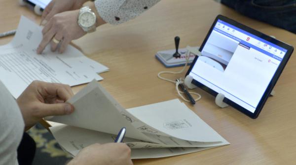 Sute de români din Diaspora s-au înregistrat pentru a vota la parlamentare