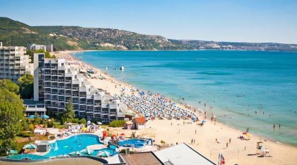 Bulgaria vrea să deschidă sezonul turistic estival. De când este pregătită să primească turişti