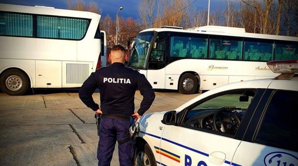 Bărbat împuşcat de poliţişti. Ieşise cu un topor să îi ameninţe