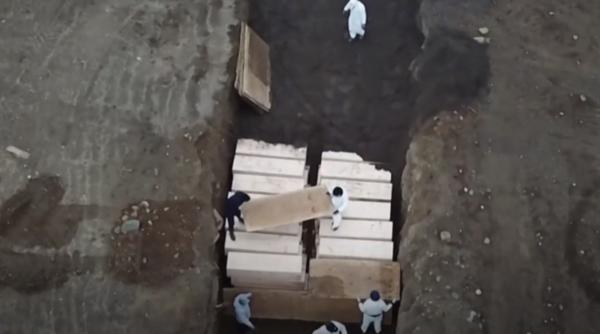 Camioane pline cu cadavre, descoperite în New York: „Erau puse unele peste altele în saci” (VIDEO)