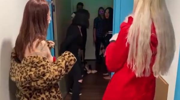 Cum s-a reprofilat un club de striptease ca să supraviețuiască pandemiei (VIDEO)