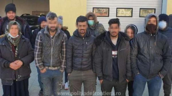 Români, prinşi în timp ce transportau migranţi care intenţionau să ajungă în Austria