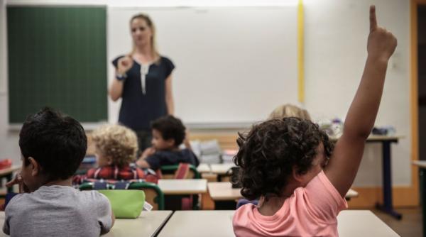 Irlanda prelungeşte măsurile de restricţie. Şcolile rămân închise până la toamnă