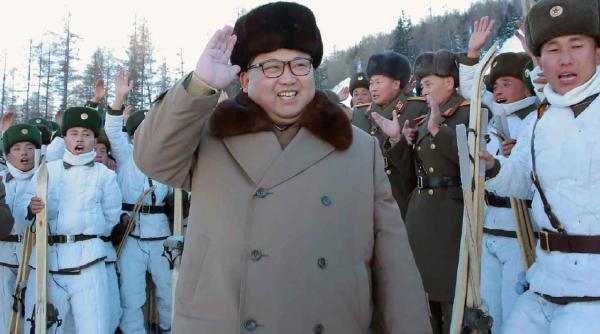 Kim Jong Un şi-a făcut apariţia după trei săptămâni de absenţă. Primul gest public: A tăiat o panglică