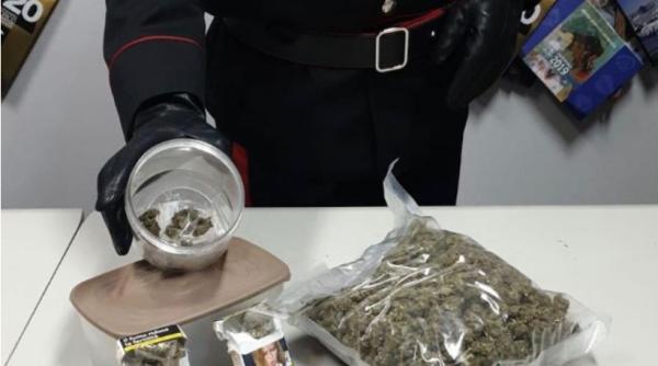 Un bărbat din carantină instituționalizată a vrut să cumpere droguri, pe Facebook