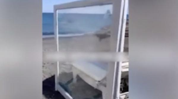 Grecia se pregăteşte să îşi reprimească turiştii. La plajă, cabine de plexiglas şi gel dezinfectant