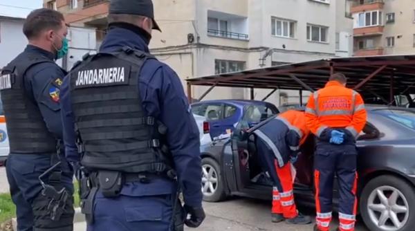 Român, găsit mort într-o mașină aflată în parcarea unui bloc (VIDEO)
