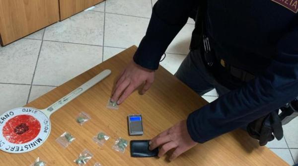 Italia. Român, ARESTAT pentru trafic de droguri. Mirosul din mașină l-a dat de gol