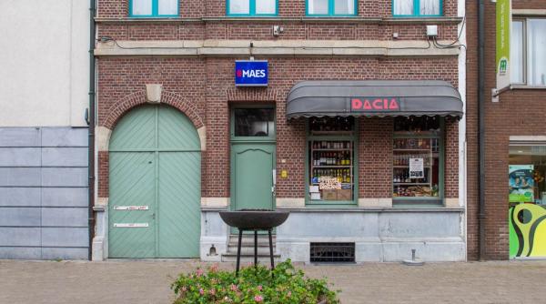 Belgia. Magazin românesc închis: Amendați de polițiști că se întâlneau să petreacă românește