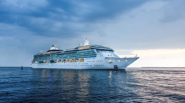 Coronavirus. Disperare la bordul mai multor nave de croazieră. Echipajul se aruncă peste bord