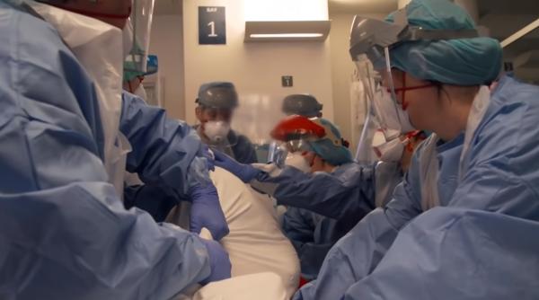 Oficial medical din SUA: „Relaxarea prematură a restricţiilor riscă să aibă consecinţe grave”