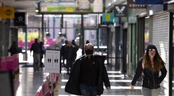 Planul englezilor, dat peste cap. Primarul din Londra se opune: „Țara e afectată, oamenii încă mor...”