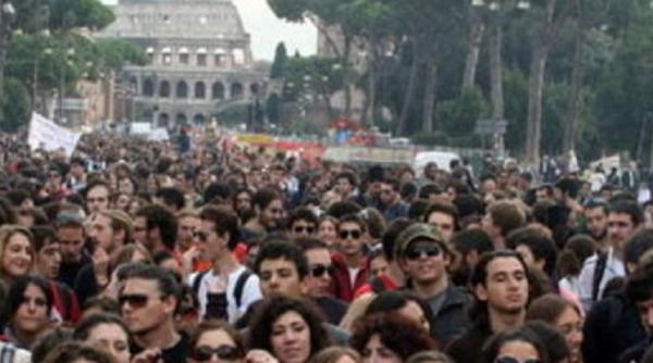 Italia. Șapte bărbați acuzați de anarho-terorism: Au organizat proteste violente și au sabotat antenele radio-TV