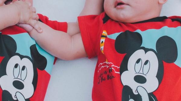 Primul caz din România în care o tânără diagnosticată cu COVID-19 a născut gemeni