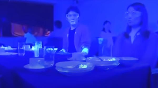 Experiment: Cât de rapid se răspândește COVID-19 într-un restaurant (VIDEO)
