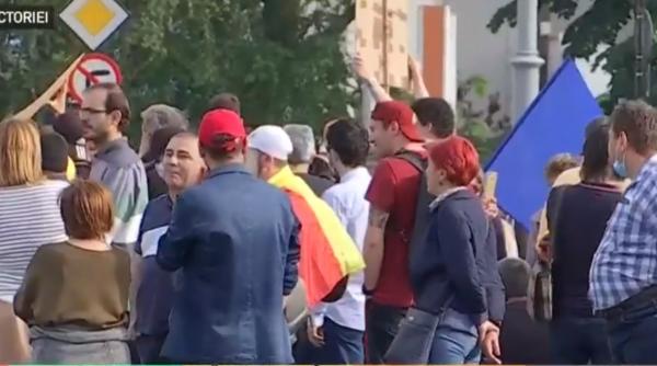 Protest Piaţa Victoriei. Doi manifestanţi, duşi la secţia de poliţie