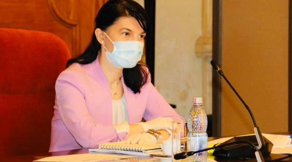 Violeta Alexandru, în Germania. Ia la rând plantaţiile de sparanghel unde lucrează români