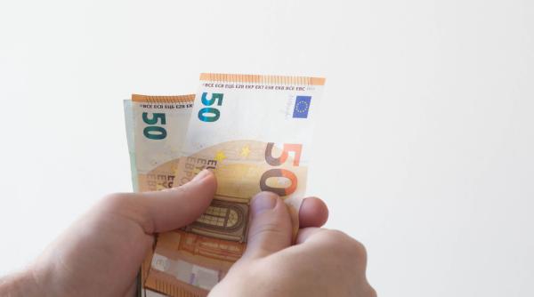 Italia. Român, prins la cumpărături cu bani falși