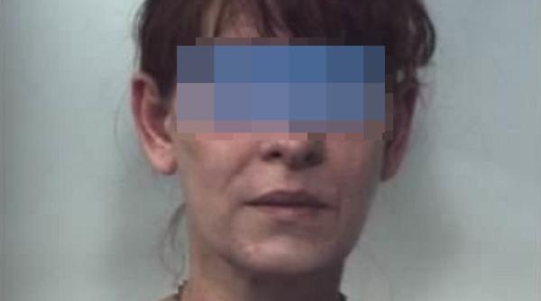 Italia. Badantă româncă, încarcerată după ce ar fi bătut-o pe bătrâna de care trebuia să aibă grijă