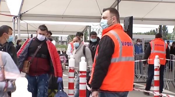 Trei avioane au decolat spre Anglia şi Italia pentru a duce români la muncă