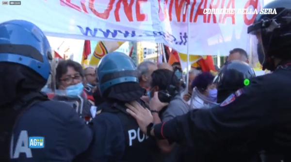 Protest în Italia. Ciocniri cu forțele de ordine. Italienii au ieșit în STRADĂ