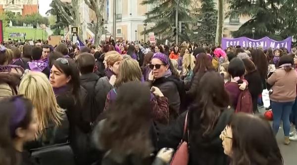 Spania. Scandal politic după o anchetă privind aprobarea unei manifestaţii feministe în plină pandemie