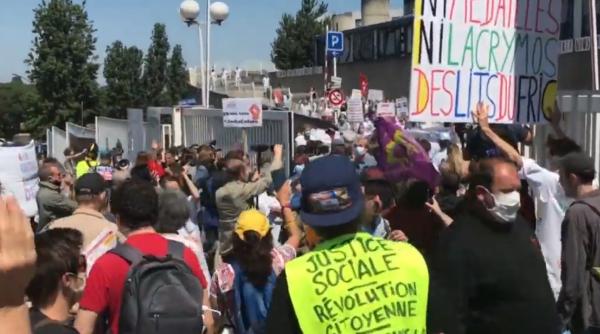 Franța. Medicii și asistentele au protestat în Paris: „Vrem bani, nu medalii” (VIDEO)
