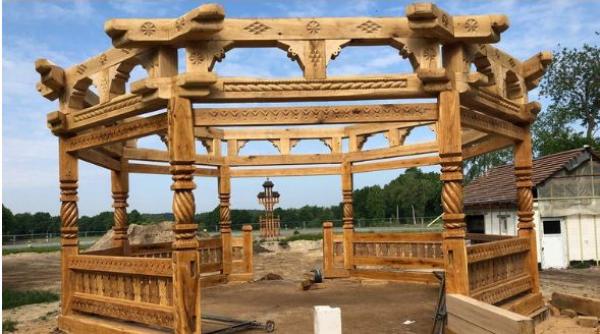 Germania. Comunitatea ortodoxă românească construiește prima biserică din lemn 