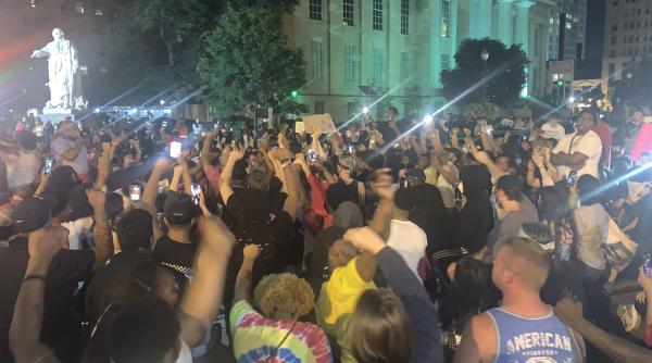 PROTESTE violente în SUA. Şapte oameni, ÎMPUŞCAŢI. Poliţia: "Noi nu am deschis focul" - VIDEO