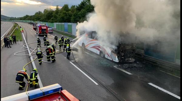 Austria. Autocar cu zeci de români a ars complet pe autostradă, în apropiere de Viena