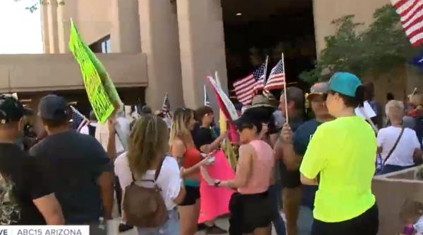 AVERTISMENTUL unui profesor de economie: "Criza din SUA amenință România. Faceţi-vă rezerve pentru ce va urma!"