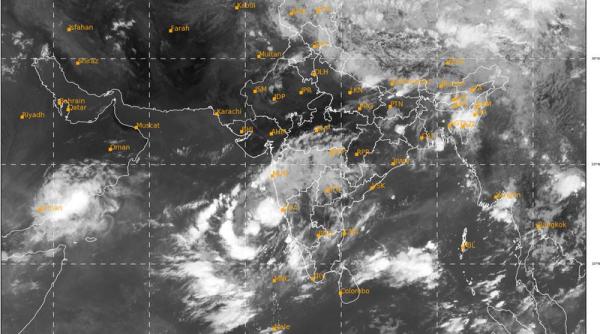 Mii de oameni, EVACUAŢI din calea ciclonului Nisarga