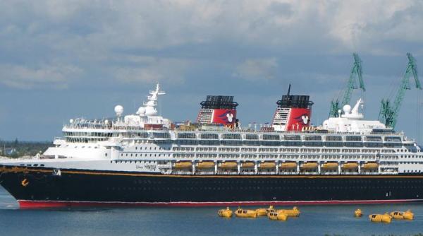 Români BLOCAŢI pe o navă, în portul San Diego. Au fost toţi testaţi pentru noul coronavirus