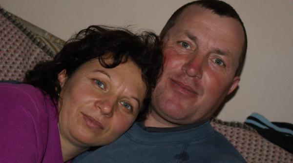 Româncă venită din Germania, ucisă de soț în timp ce făcea baie: I-a aprins o lumânare, apoi a băut vişinată