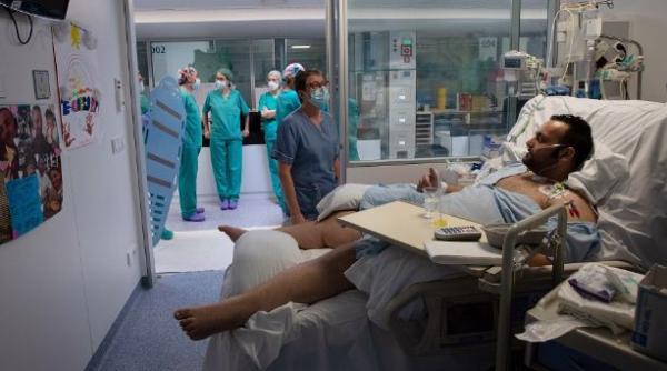 Spania. Un ROMÂN s-a vindecat de Covid19, după 40 de zile de COMĂ. Medicii zic că a fost o „minune“