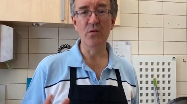 Ambasadorul Marii Britanii la Bucureşti, „tutorial” de gătit sarmale (VIDEO)