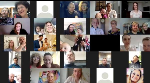 Băiețel român, botezat ONLINE, în Danemarca: Invitați din 11 țări. Bunicii au privit ceremonia din România