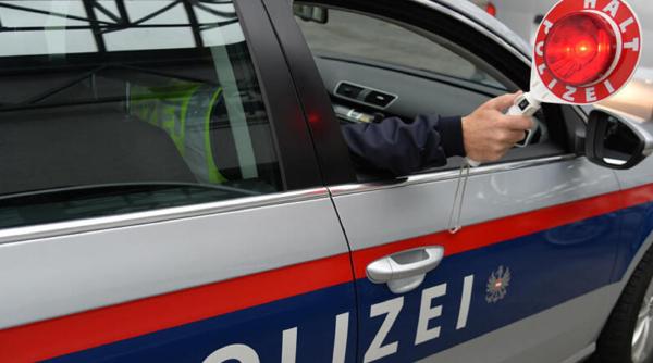 Austria. Cinci mașini de poliție pe urmele unui tânăr român. Urmărire ca-n filme pe zeci de kilometri care s-a încheiat într-un zid